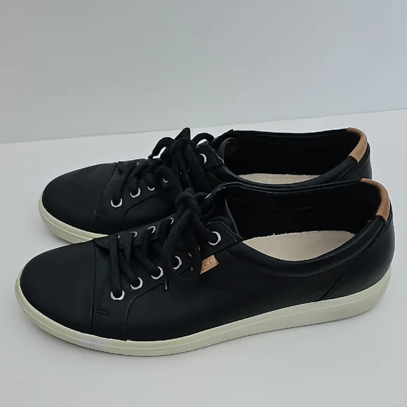 Ecco Black Leather Women's Sneakers Size 9 Extra Width - Picture 4 of 9